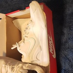 Men's Sz 11 Nike Dilatta